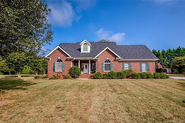1st image of 187 Upper Oak Dr