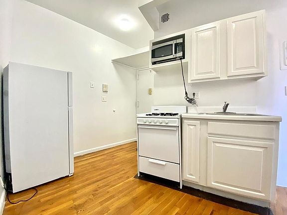 3rd image of 37 1/2 Allen St #1CC