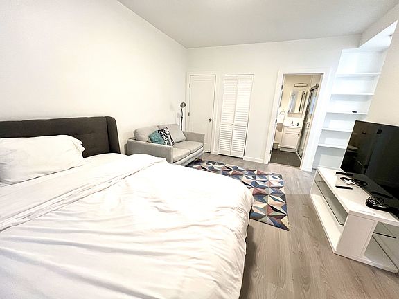2nd image of 1075 Ofarrell St #10A