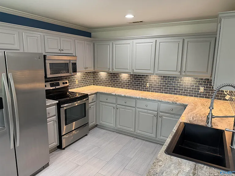 228 Tanner Point Dr — Photo 2