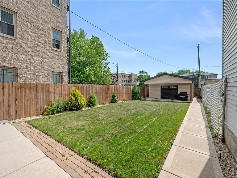 6241 S Woodlawn Ave — Photo 12