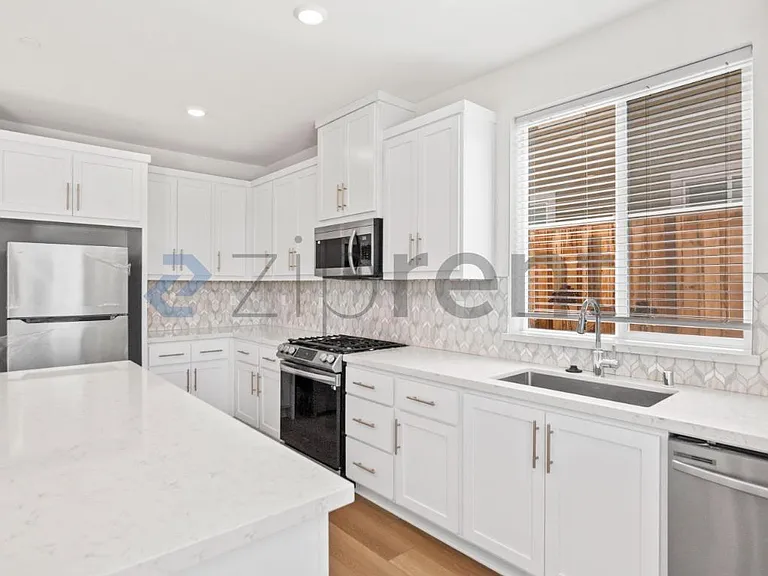 5545 Oberon Ave — Photo 12