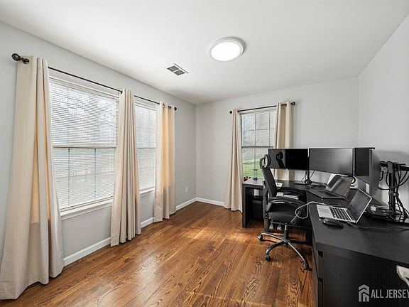 5th image of 2706 Lighthouse Ln