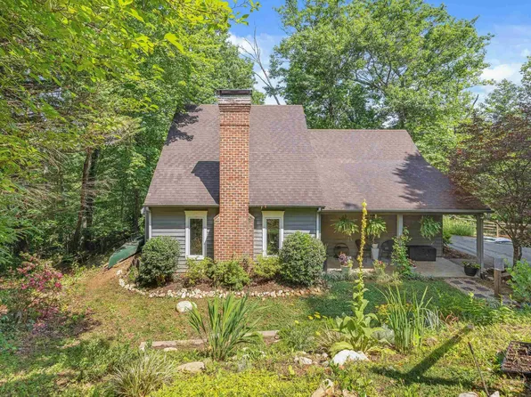 295 Homestead Ln, Charlottesville, VA 22902