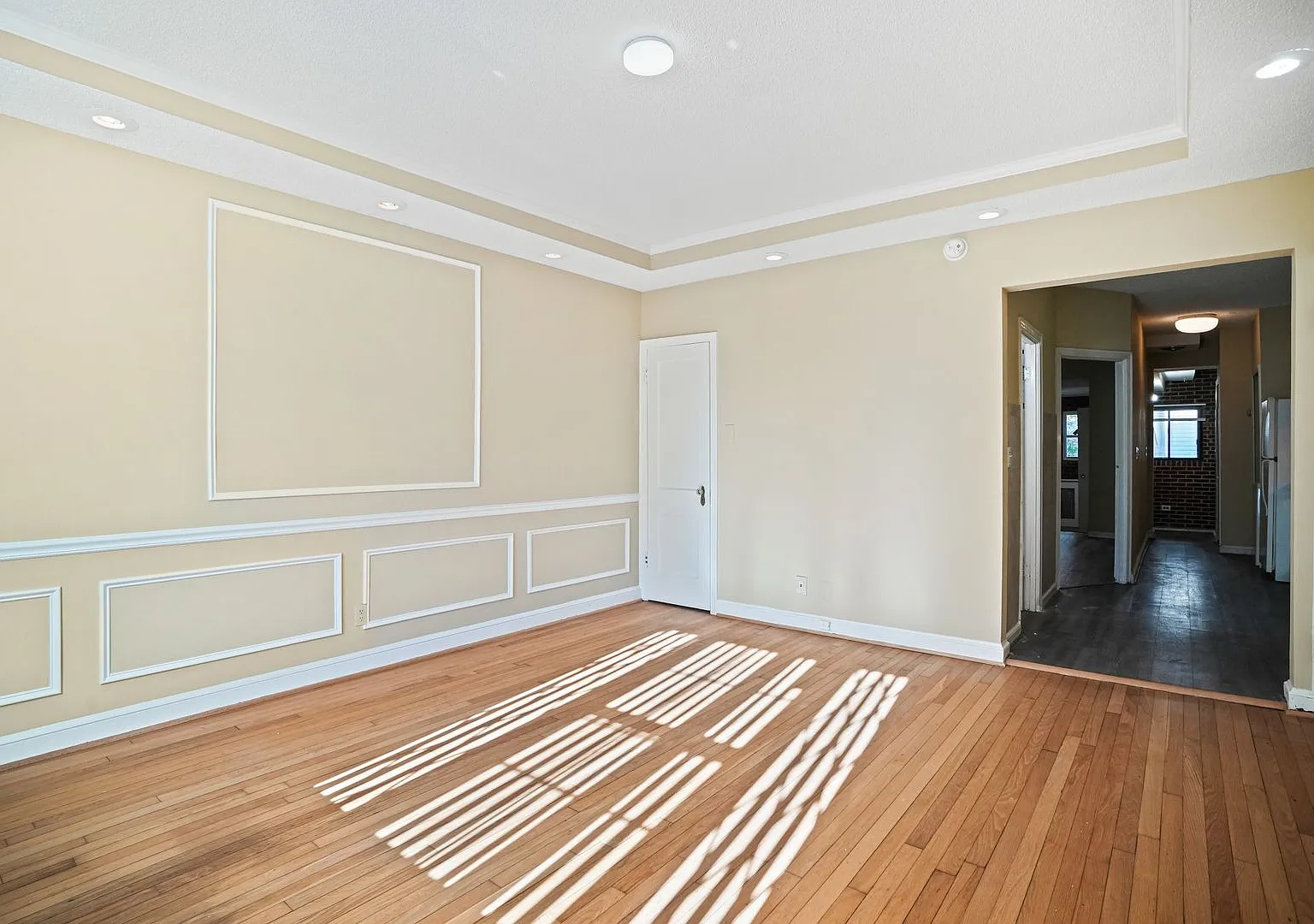 Spacious & Bright 1br + Den Just 2 Blocks From Stadium Armory in Kingman Park! — Photo 2