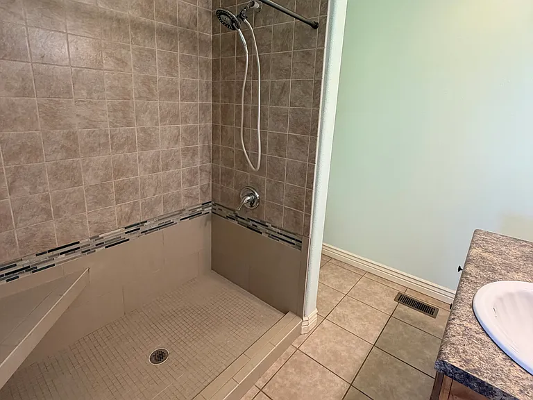 551 Kodiak Cir — Photo 6