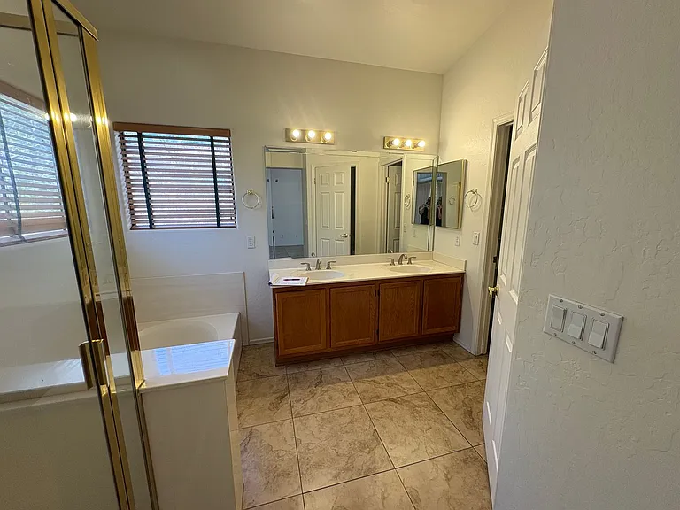 1885 E Drake Dr — Photo 10