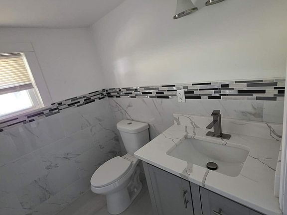 5th image of 559 Perrin Ave