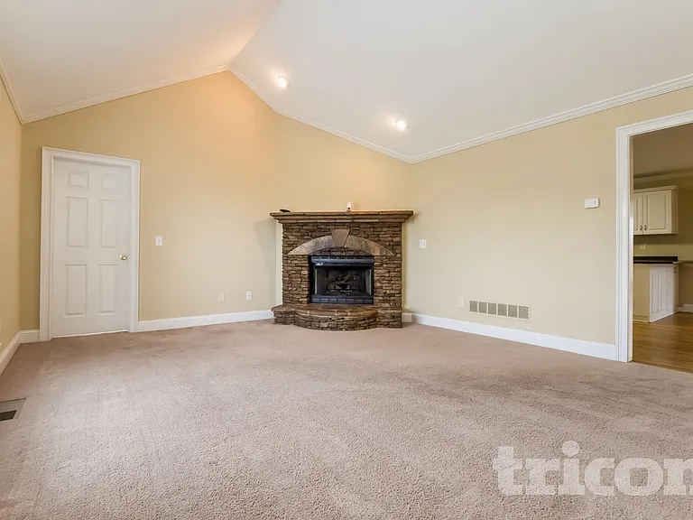 7075 Wallace Tatum Rd — Photo 2