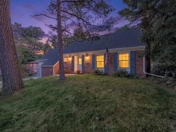2859 Saint Ann Dr, Green Bay, WI 54311