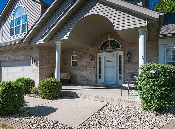 2nd image of 10 Timber Bluff Ct