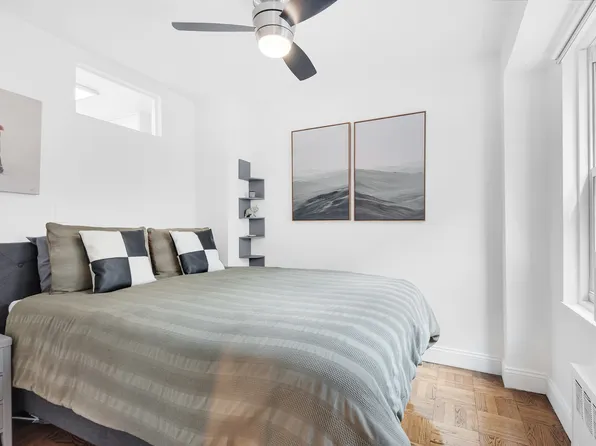 310 Lexington Avenue image 5 of 5