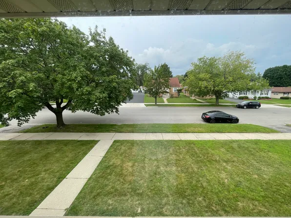 925 N Berwick Blvd APT 3, Waukegan, IL 60085