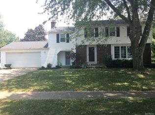 5 Fox Chapel Ct, Williamsville, NY 14221