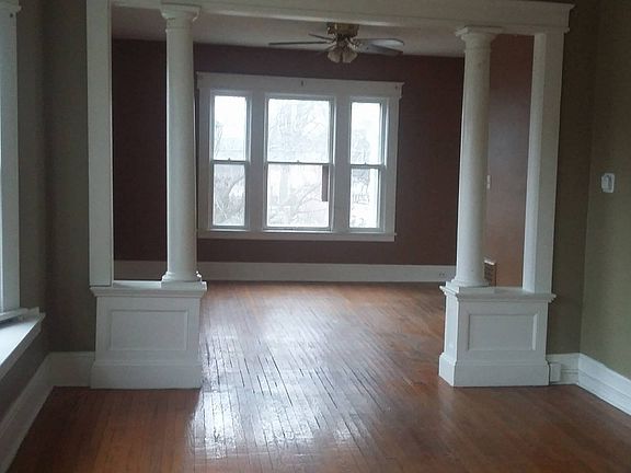 3rd image of 709-11 Dewitt St
