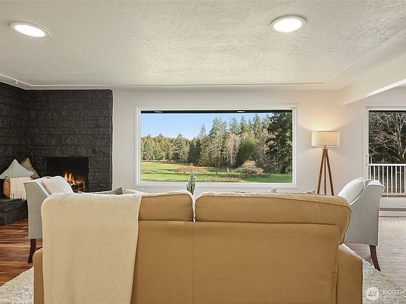 4th image of 4622 Sleater Kinney Road NE