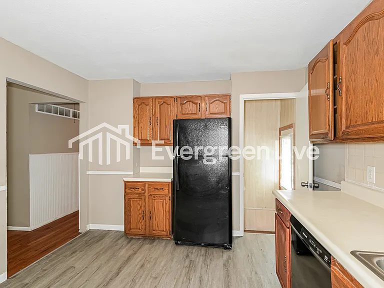 930 Lexington Park — Photo 7