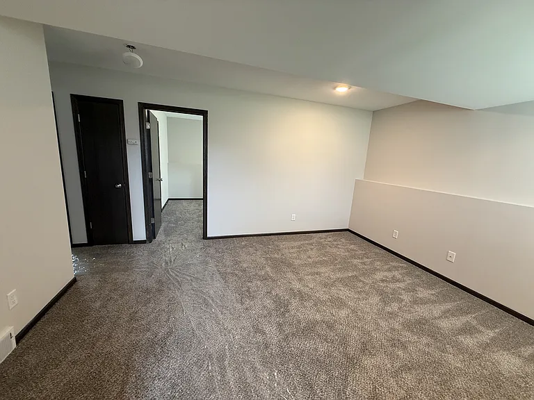 930 Waters Edge Ct — Photo 14