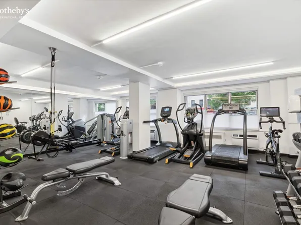 300 East 71st Street image 10 of 12