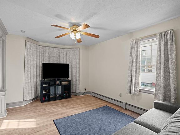 4th image of 114 Commodore St