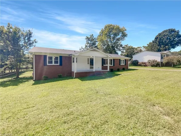 2030 Chesapeake Dr, Rural Hall, NC 27045