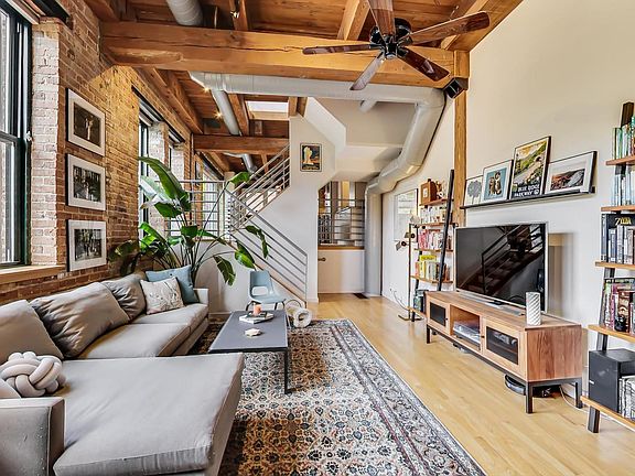 3rd image of 1737 N Paulina St #108
