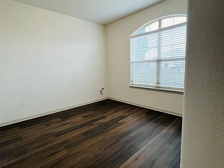 16901 Aventura Ave — Photo 6