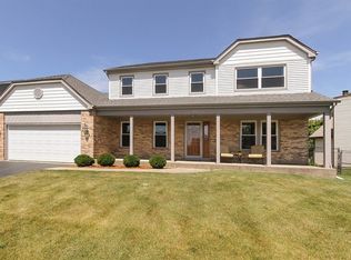 704 N Brookdale Dr, Schaumburg, IL 60194