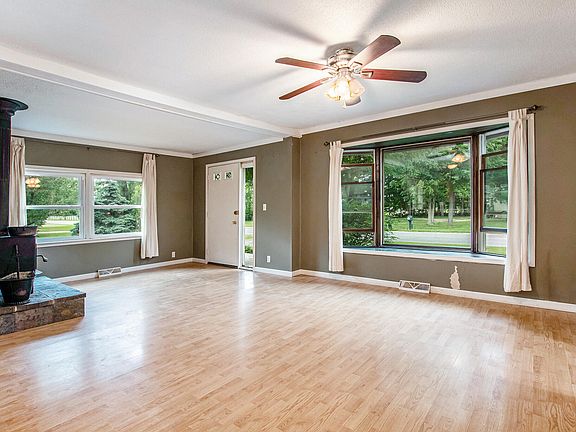 3rd image of 551 W Main St