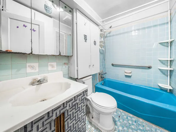 30-77 42nd Street image 15 of 27