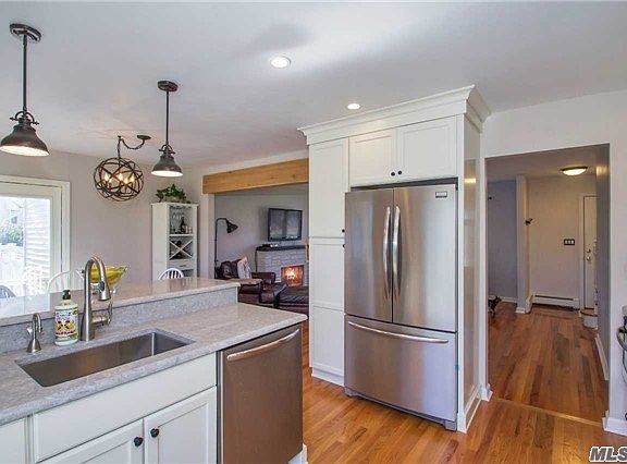 5th image of 21 Furwood Dr