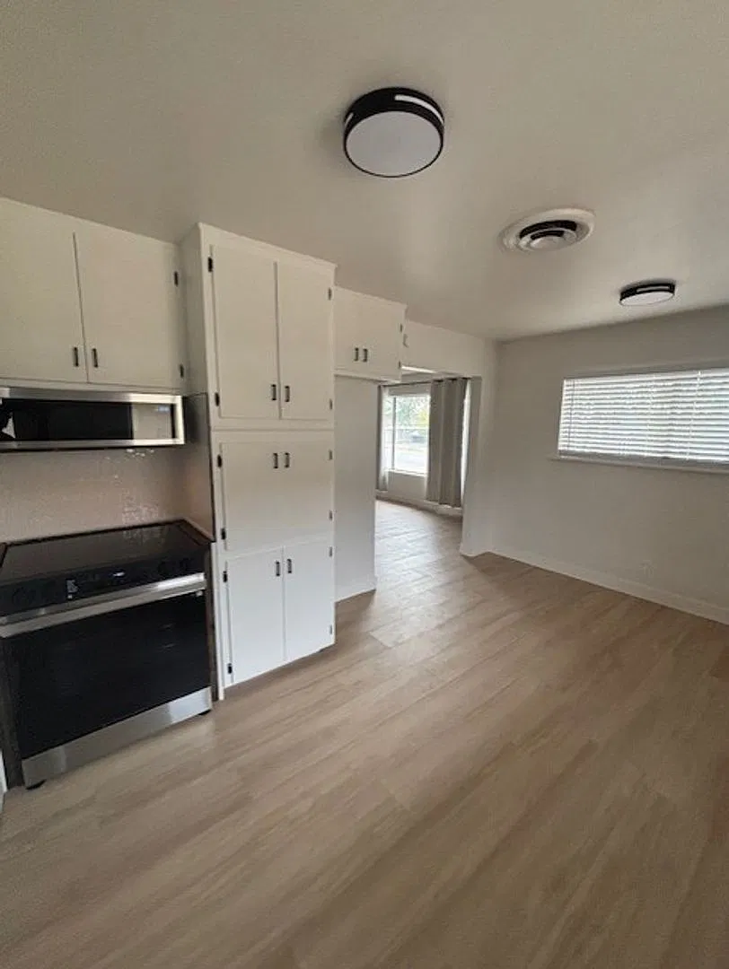 Renovated 3 Bedroom Taft Home with New Appliances, Central A/C & Washer/Dryer — Photo 4