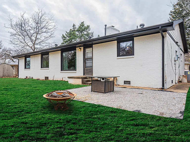 812 East Dr — Photo 29