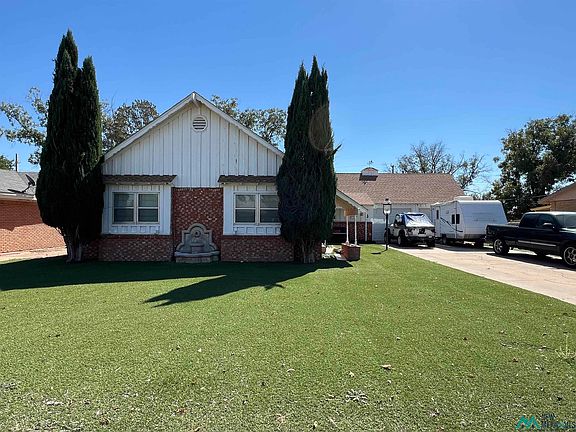 2nd image of 323 W Blanco Dr