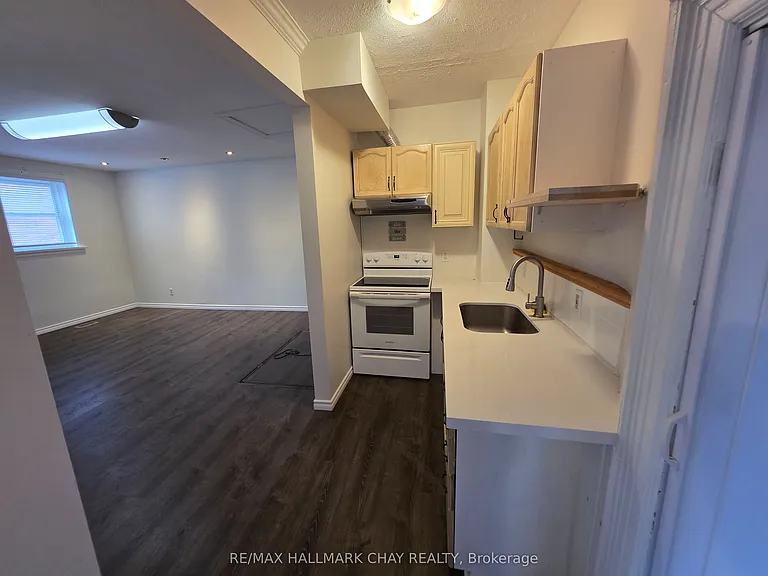 28 Matchedash St N #3 — Photo 8