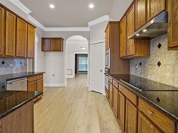 3rd image of 4805 Belladonna Dr