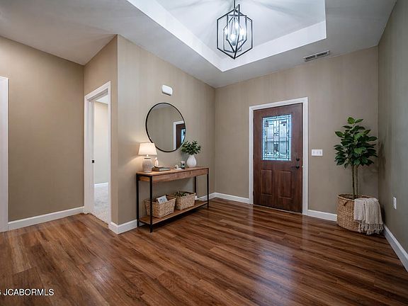 4th image of 779 Vine Dr