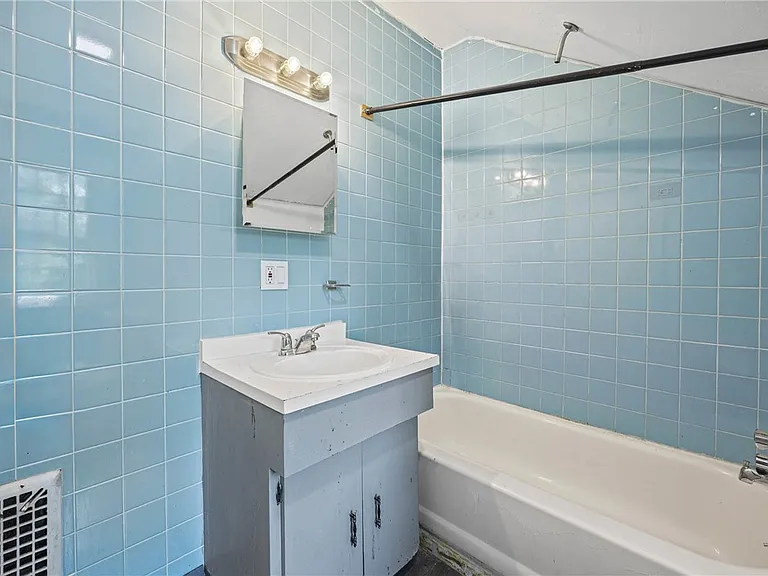 97 Rohr St #2 — Photo 5