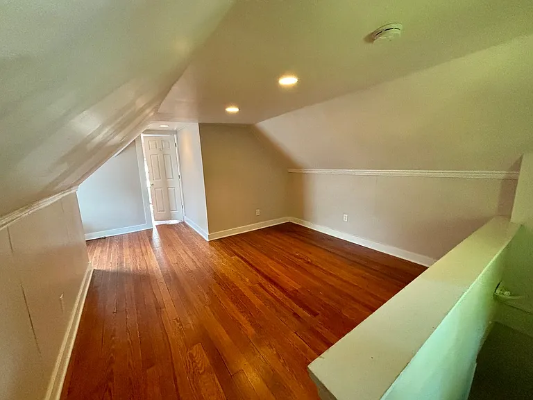 216 S Manhattan Ave — Photo 15