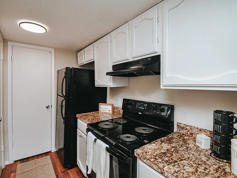 Parkwood Apartments — Photo 6