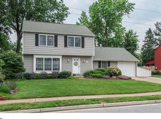 885 Waterford Dr, Delran, NJ 08075