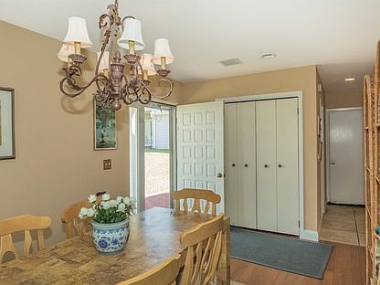 3rd image of 5 Beaver Lake Ct