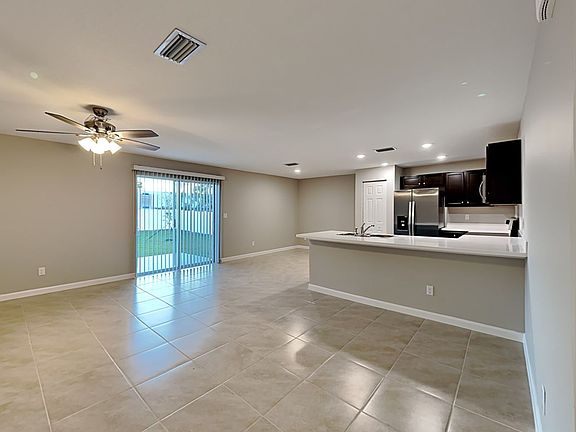 5th image of 1911 SE Aires Ln