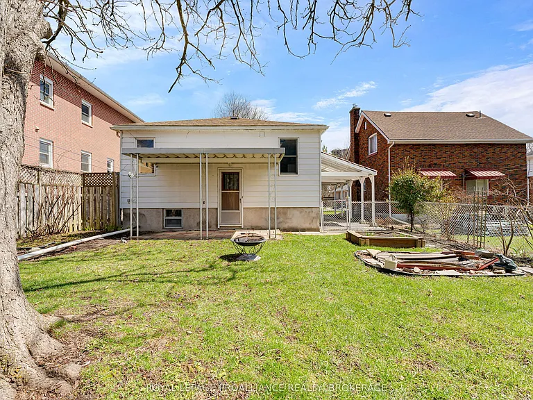 524 College St — Photo 32