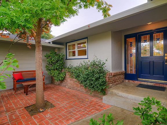 4th image of 1304 Normandy Ln