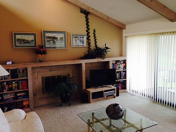 5th image of 1028 Marina Bluff Dr