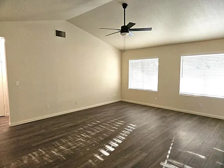 860 McArthur Ave — Photo 2