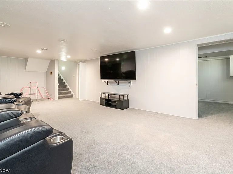 25150 Cardington Dr — Photo 37