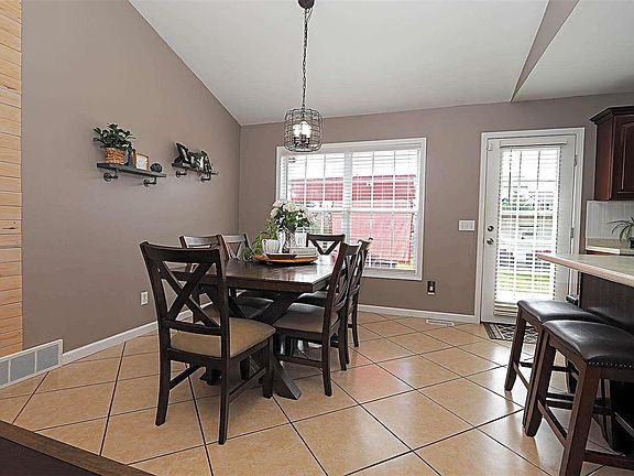5th image of 121 Jackson Forest Dr