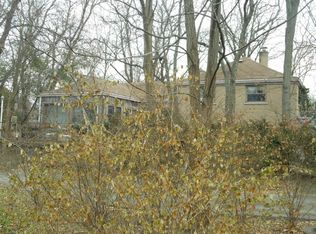 2446 Ridge Rd, Highland Park, IL 60035